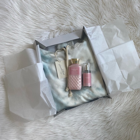 New! Tye Dye Hoodie - Picture 11 of 12